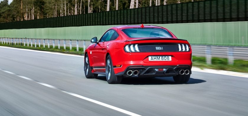 L'échappement sport de la Ford Mustang Mach 1 garantit un son rauque et puissant.
