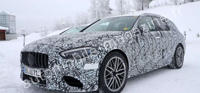 Cette future Mercedes-AMG C 63 Break ne fera pas dans la dentelle côté look avec des jantes et des freins surdimensionnés ainsi qu'un bouclier plus agressif.