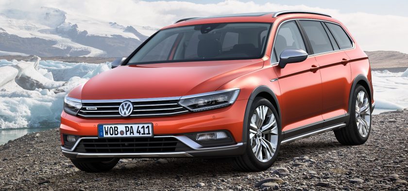 Sous le capot de l'Alltrack, on retrouve cinq connaissances issues de la Passat. Deux blocs TSI (1.4/150 ch et 2.0/220 ch) s'adressent aux amateurs de sans plomb, tandis que le 2-litres turbodiesel se décline en variantes à 150, 190, voire 240 ch.