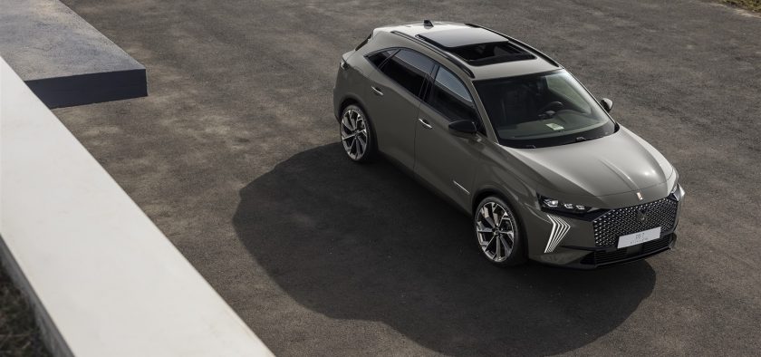 Vue 3/4 avant du DS 7 restylé