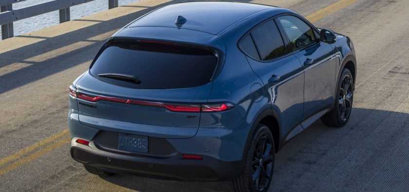 L'arrière du Dodge Hornet est très proche de l'Alfa Romeo Tonale
