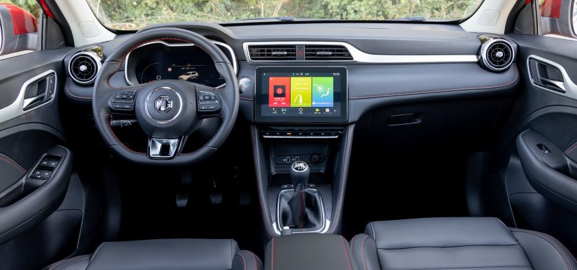 Si l'on n'y regarde pas de trop près, l'habitacle du MG ZS fait plutôt bonne impression.