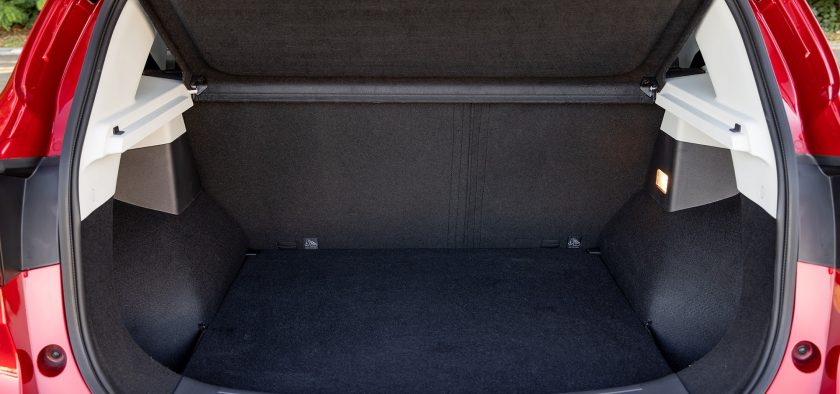 Le coffre du MG ZS est décevant : nous n'avons mesuré que 200 dm3 sous tablette.