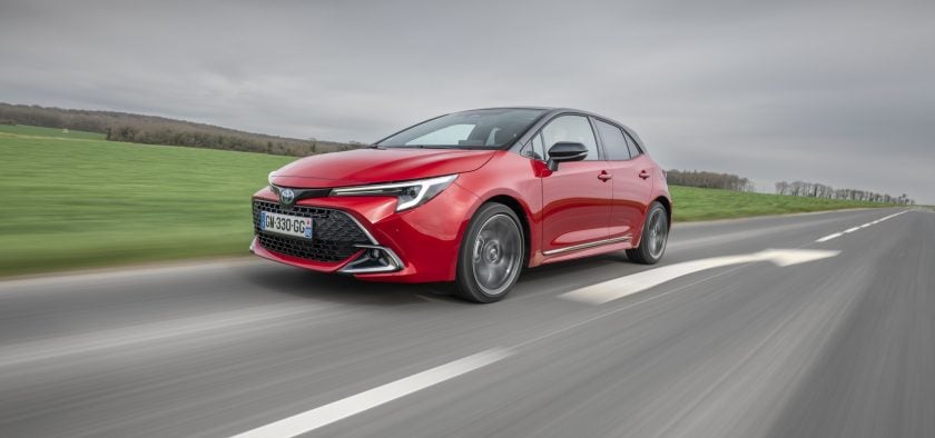 La Corolla propose un compromis confort/tenue de route convaincant. Mais selon nous, mieux vaut éviter la finition GR Sport plus fermement suspendue.
