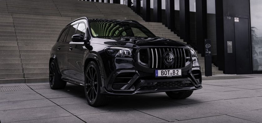 La calandre du Brabus 900 Superblack ne fait pas dans la subtilité.
