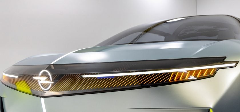 Le vizor, la fameuse calandre des Opel deviendra translucide.