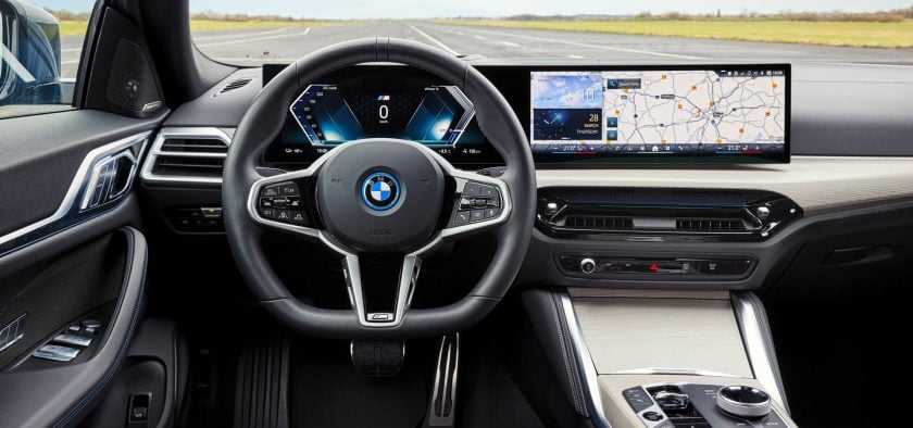 Le volant des BMW i4 et Série 4 Gran Coupé restylées adopte un méplat en partie basse.