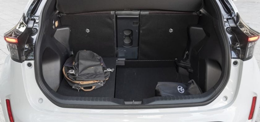 Coffre du Toyota Yaris Cross hybride.