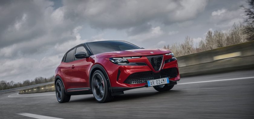 Pour ce premier essai du Junior, Alfa Romeo proposait la version sportive 100% électrique Veloce de 280 ch dotée d'un châssis spécifique