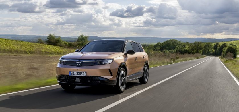 Ce nouveau Granland est la première Opel à adopter des logos éclairés.
