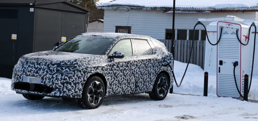 Le futur Citroën C5 Aircross aura droit à deux version électriques.