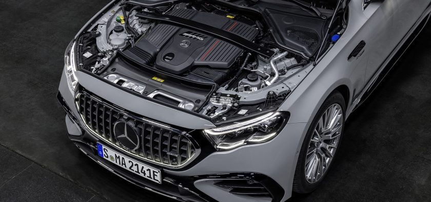 C'est un six-cylindres en ligne turbo qui anime cette Mercedes-AMG E 53, avec le soutien d'un moteur électrique.