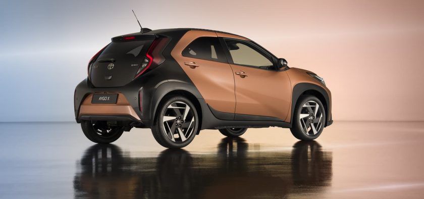 L'Aygo X restylée va être la seule proposition réellement hybride parmi les petits gabaris en vente en France. Sans doute un gros atout quand on connait le succès des Yaris et Yaris Cross.