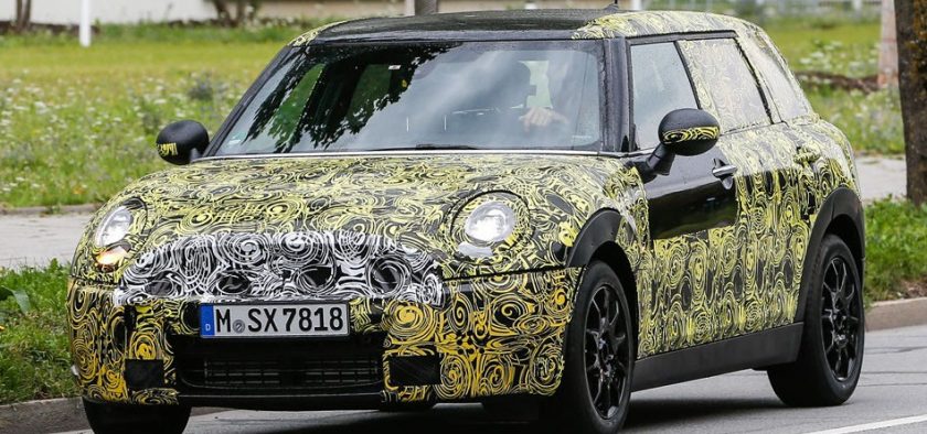 Le break Clubman arbore un camouflage plus étendu. Il ne peut cependant cacher sa crise de croissance.