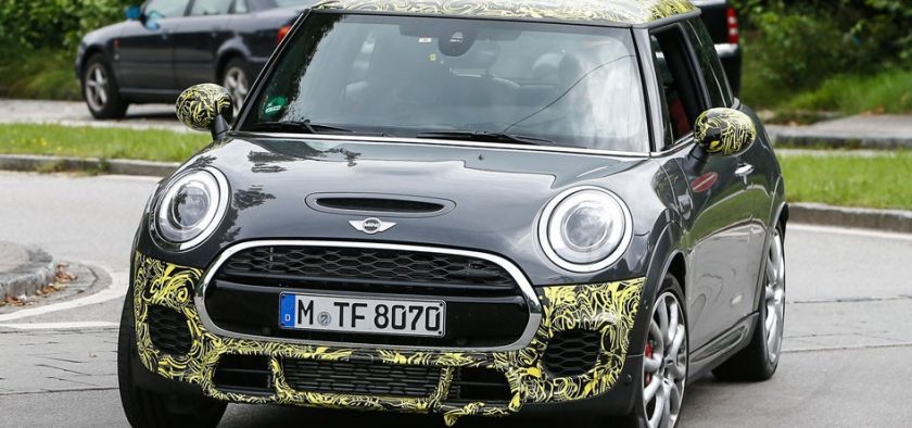 La tenue légère de ce prototype d'une version John Cooper Works confirme que sa commercialisation n'est pas loin.