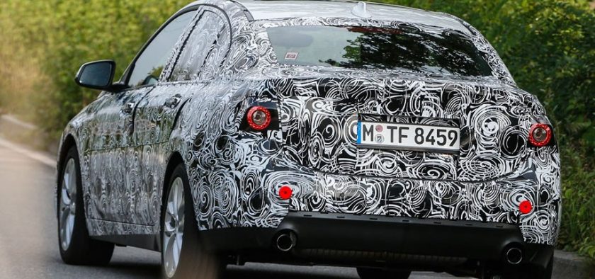 Dans l'esprit et dans la forme, cette Série 1 quatre-portes évoque davantage l'Audi A3 Berline que la Mercedes CLA.
