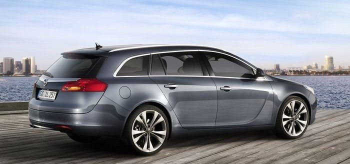 Plus stylée que la Vectra Break, l'Insignia Sports Tourer est aussi bien plus longue (4,91 m contre 4,84 m). Ce qui ne l'empêche pas d'annoncer un volume de coffre identique.