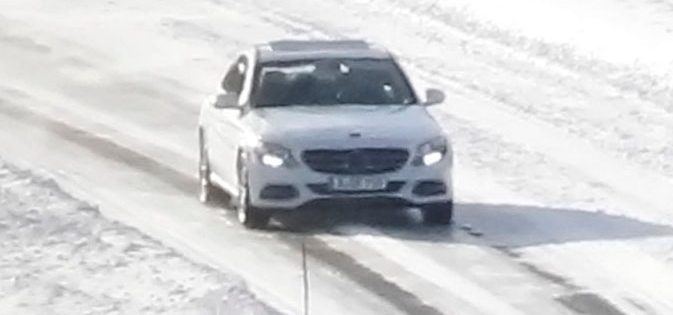 Cette version intègre la grande étoile dans la calandre. Mais il y aura aussi une variante avec un faciès plus classique.