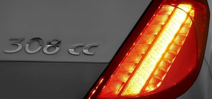 Les feux arrière font appel à des LED