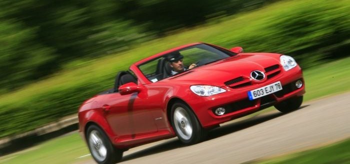 La Mercedes SLK est efficace, mais moins agile que sa grande rivale, la BMW Z4.