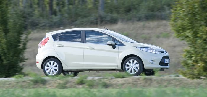 La Fiesta est à peine plus grande que sa devancière: elle s'étire simplement de 3 cm en longueur (3,95 m).