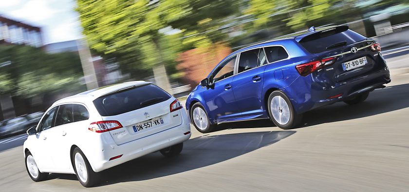 Petits rouleurs s’abstenir, ces deux-là vont vous abreuver de kilomètres sans risques d’indigestion. Si la 508 SW n’a plus rien à prouver et place la barre de l’agrément à une hauteur respectable, l'Avensis Touring Sports d