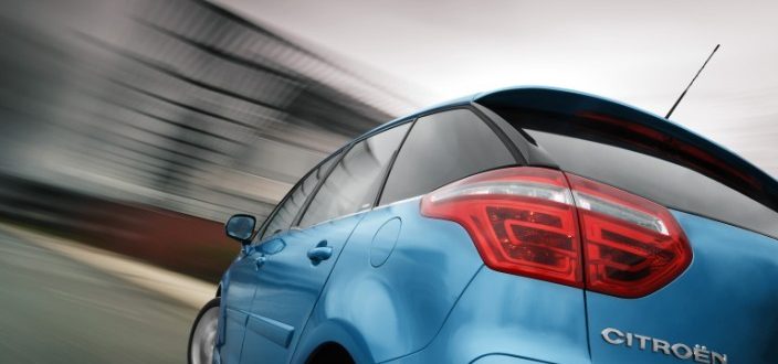 Le C4 Picasso dispose d'originaux feux arrière, qui mordent sur la carrosserie.