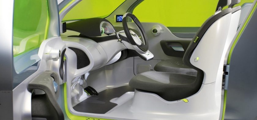 La planche de bord très futuriste est découpée en ilots fonctionels.