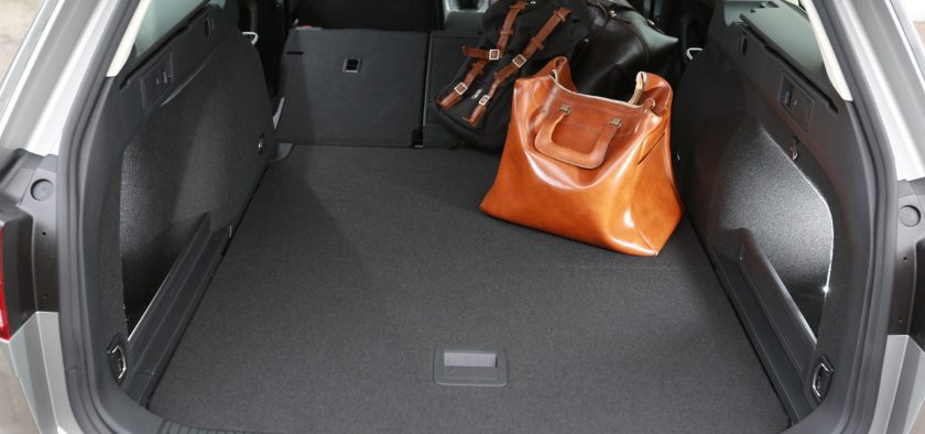 Le coffre de l'allemande est encore plus volumineux: d'après nos mesures sous protocole ISO 9001, il accepte entre 430 et 1.340 dm3 de bagages.