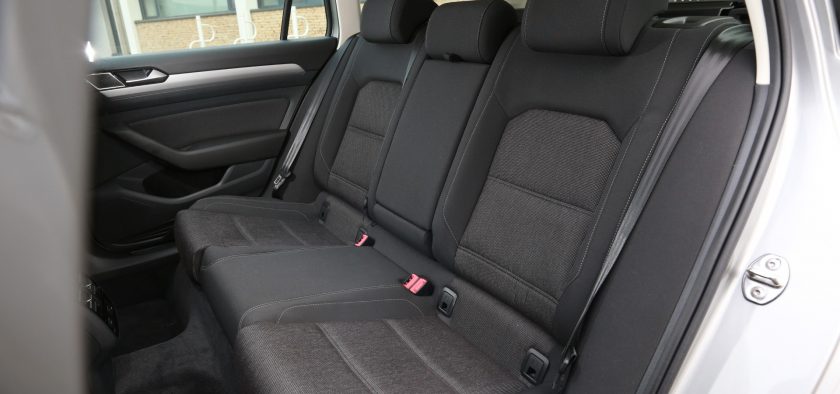 A l'avant comme à l'arrière, on dispose de plus d'espace à bord de la Passat.