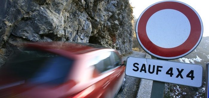 En version deux roues motrices, le Qashqai perd ses maigres prétentions en tout-terrain. Seule sa garde au sol surélevée lui permet encore de s'aventurer hors des routes bitumées.