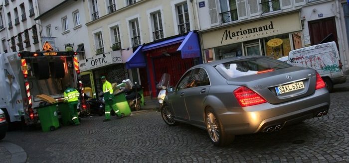 Intelligemment conçue, cette originale Micra pèche par des suspensions sèches. Les diesels sont fournis par Renault.