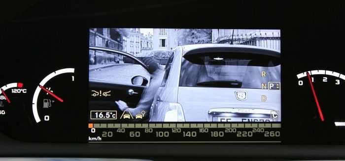 La limousine allemande peut faire le plein de technologie.