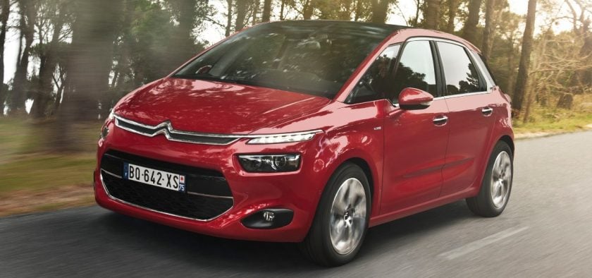 Moins cubique que son prédécesseur, le Citroën C4 Picasso deuxième du nom marque d'abord sa différence par son style. Mais son contenu est aussi radicalement différent.
