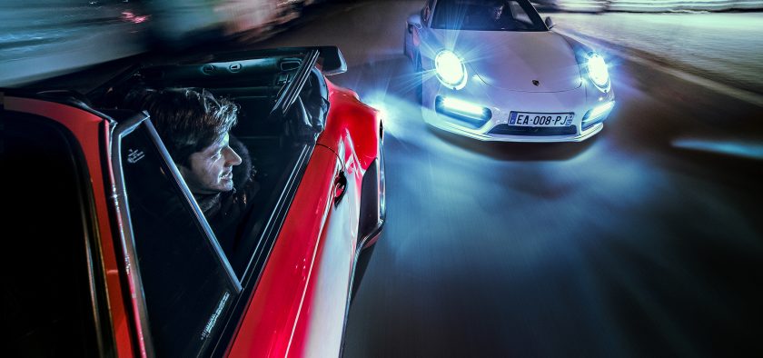 Même s'il subsiste un air de famille, plus de quarante ans séparent ces deux générations de Porsche 911 Turbo.