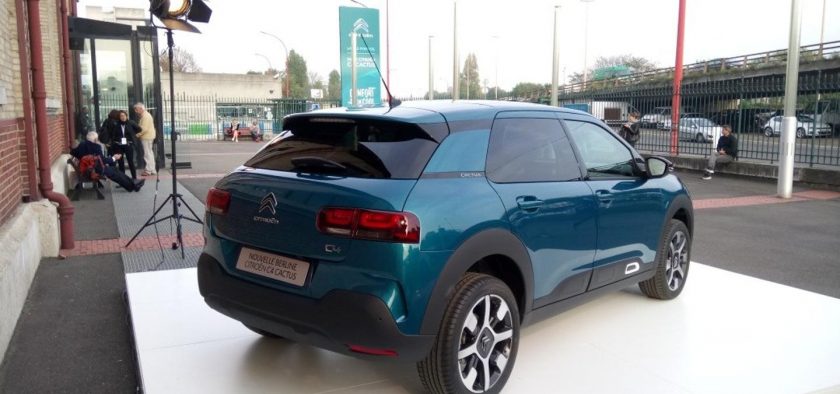 Les feux arrière se passent aussi de protection, et Citroën insiste sur le qualificatif de "berline".