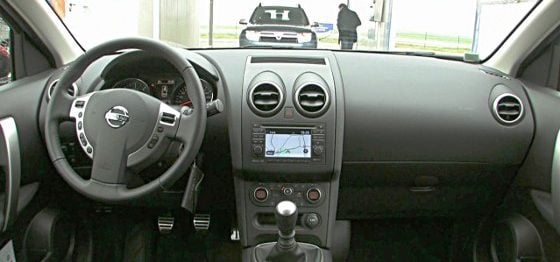 La planche de bord du Qashqai est nettement plus valorisante. Le japonais offre aussi un meilleur niveau d'équipement, même si les options restent nombreuses.