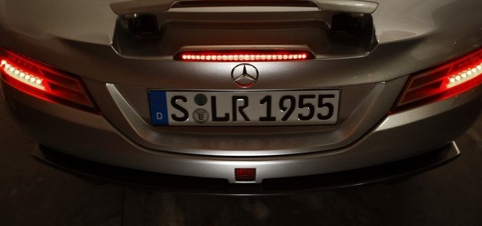 Notez la plaque d'immatriculation de notre modèle d'essai, sympathique clin d'oeil à la victoire de Stirling Moss aux Mille Miglia, en 1955, sur une SLR.